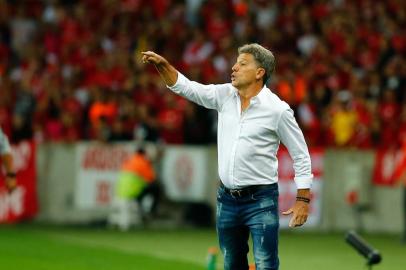 Inter e Grêmio se enfrentam no Estádio Beira-Rio pela 11ª rodada do Brasileirão. Clássico Gre-Nal 421. No lance, o técnico Renato Portaluppi.