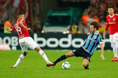 Inter e Grêmio se enfrentam no Estádio Beira-Rio pela 11ª rodada do Brasileirão. Clássico Gre-Nal 421. Galhardo