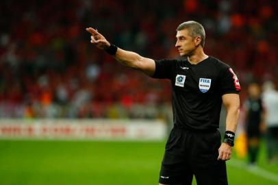 Inter e Grêmio se enfrentam no Estádio Beira-Rio pela 11ª rodada do Brasileirão. Clássico Gre-Nal 421. Árbitro Anderson Daronco.