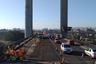 trânsito na ponte do guaíba