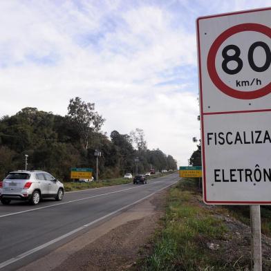  CAXIAS DO SUL, RS, BRASIL, 21/07/2019 - Pardais estão desativados nas rodovias gaúchas. NA FOTO: ERS 122, próximo ao Campus 8 da UCS. (Marcelo Casagrande/Agência RBS)