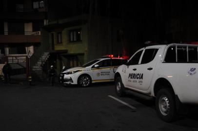  CAXIAS DO SUL, RS, BRASIL, 21/07/2019 - Por volta das 19h deste domingo (21), a Brigada Militar encontrou um corpo carbonizado dentro do antigo prédio INSS, na Rua Pinheiro Machado, no bairro São Pelegrino, em Caxias do Sul. (Marcelo Casagrande/Agência RBS)