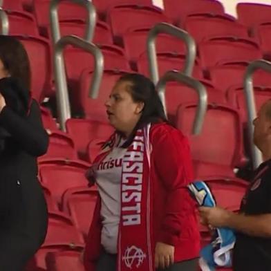 Torcedores do Inter hostilizam torcedora do Grêmio e filho no Beira-Rio.