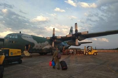 Militares partem de Santa Maria para o norte do país em ajuda humanitária