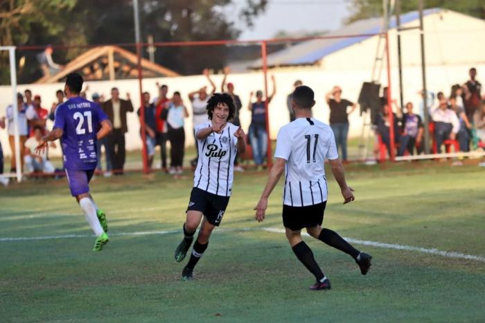 Promessa da base garante vitória do Grêmio em jogo-treino