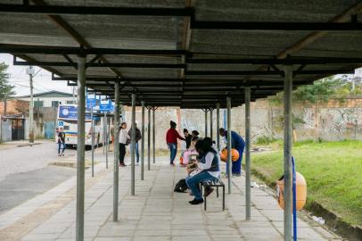  PORTO ALEGRE, RS, BRASIL, 17-07-2019.  Terminal Restinga Velha (Rua Tobago, 854). Blitz em  terminais e paradas de ônibus da capital.  (FOTO ANDRÉA GRAIZ/AGÊNCIA RBS).Indexador: Andrea Graiz