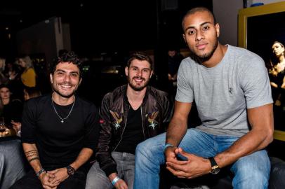 Bruno Cerri. Bruno Rezende (o Bruninho) e Ricardo Lucarelli Souza curtem noite em Porto Alegre.