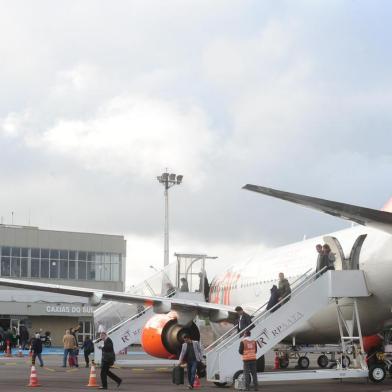  CAXIAS DO SUL, RS, BRASIL (01/07/2015) Aeroporto Hugo Cantergiani. Reportagem verifiza situação da chegada de passageiros, ponto de táxi e estacionamento em obras.   (Roni Rigon/Pioneiro)