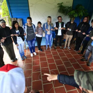 CANELA, RS, BRASIL - 2019.06.19 - Através de trilhas de interpretação multissensoriais e palestras educacionaism o objetivo de professores e alunos da Universidade Estadual do Rio Grande do Sul (Uergs) na FLoresta Nacional (Flona) de Canela é a instrução de mais educadores do município, com foco na preservação da floresta de araucária, para que disseminem a educação ambiental. (Foto: ANDRÉ ÁVILA/ Agência RBS)