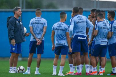 Técnico Renato Portaluppi reúne os jogadores do Grêmio em treino no CT Luiz Carvalho