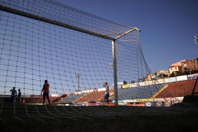  CAXIAS DO SUL, RS, BRASIL, 11/07/2019 - Equipe do Caxias treina para enfrentar o Manaus no próximo domingo, no estádio Centenário. (Marcelo Casagrande/Agência RBS)