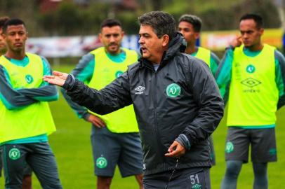 Ney Franco durante treino da Chapecoense