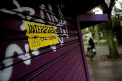  CAXIAS DO SUL, RS, BRASIL, 25/07/2019Banca de revistas interditada na praça Dante pela prefeitura Municipal. (Lucas Amorelli/Agência RBS)