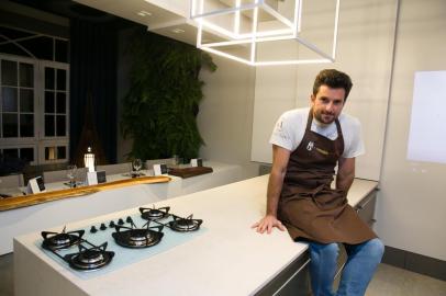  PORTO ALEGRE, RS, BRASIL, 25-07-2018.  Chef Lucas Cinti. Jantar de abertura do Chef´s Table na Casa Cor 2018. (FOTO ANDRÉA GRAIZ/AGÊNCIA RBS)Indexador: Andrea Graiz