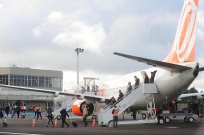  CAXIAS DO SUL, RS, BRASIL (01/07/2015) Aeroporto Hugo Cantergiani. Reportagem verifiza situação da chegada de passageiros, ponto de táxi e estacionamento em obras.   (Roni Rigon/Pioneiro)