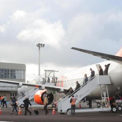  CAXIAS DO SUL, RS, BRASIL (01/07/2015) Aeroporto Hugo Cantergiani. Reportagem verifiza situação da chegada de passageiros, ponto de táxi e estacionamento em obras.   (Roni Rigon/Pioneiro)