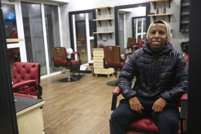  PORTO ALEGRE, RS, BRASIL - 2019.07.23 -  O jogador de futebol Vítor Júnior, ex-Inter, é sócio da barbearia Trio Art, no Beira Rio. (Foto: ANDRÉ ÁVILA/ Agência RBS)