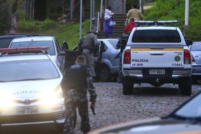  PORTO ALEGRE-RS- BRASIL 25/07/2019-  Policiais militares estão ocupando o morro do bairro Cascata, na Zona Sul, após relatos de intensos tiroteios entre criminosos do local.  FOTO ANDRÉ ÁVILA/ AGRBS