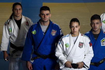 PORTO ALEGRE, RS, BRASIL, 24-07-2019: Os judocas Mayra Aguiar, Rafael Macedo, Aléxia Castilhos, Daniel Cargnin e Leonardo Gonçalves durante treino na Sogipa, em Porto Alegre. Os atletas participarão dos Jogos Pan-Americanos de 2019, disputados em Lima, no Peru. (Foto: Mateus Bruxel / Agência RBS)