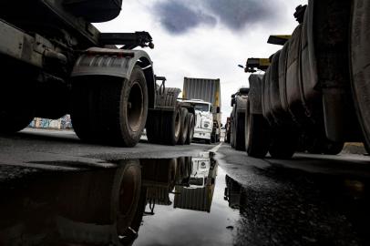 FOTOS EMBARGADAS PARA ESPECIAL ITAJAÍ, SC, BRASIL, 10/05/2019: Um ano após a greve dos caminhoneiros. Em um conhecido posto na BR 101 (Foto: Diorgenes Pandini/Diário Catarinense)