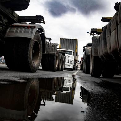 FOTOS EMBARGADAS PARA ESPECIAL ITAJAÍ, SC, BRASIL, 10/05/2019: Um ano após a greve dos caminhoneiros. Em um conhecido posto na BR 101 (Foto: Diorgenes Pandini/Diário Catarinense)