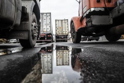 FOTOS EMBARGADAS PARA ESPECIAL ITAJAÍ, SC, BRASIL, 10/05/2019: Um ano após a greve dos caminhoneiros. Em um conhecido posto na BR 101 (Foto: Diorgenes Pandini/Diário Catarinense)