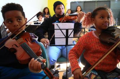  PORTO ALEGRE -RS - BR - 03.07.2019Projeto Educando com Arte recupera instrumentos musicaisFOTÓGRAFO: TADEU VILANI AGÊNCIARBS