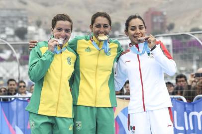  27.07.2019 - Jogos Panamericanos Lima 2019 - Lima (PER) -  Playa Agua Dulce - Triatlon feminino -  .Na foto: Luisa Baptista faturou o ouro no triatlon feminino e Vittoria Lopes ficou com a prata..Foto: ©Wander Roberto/COBIndexador: Wander Roberto/COBFotógrafo: Wander Roberto/COB