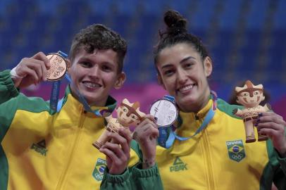  27.07.2019 - Jogos Pan-Americanos Lima 2019 - Lima (PER) - Talisca dos Reis e Paulo Rocha, com as medalhas de prata e bronze, do Taekwondo, categoria 49k na Villa Deportiva Regional del Callao, Polideportivo Callao..Foto: Washington Alves/COBLocal: Lima