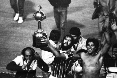 CRÉDITO: Adolfo Alves  - Agência RBSEquipe do Grêmio no jogo Grêmio 2x1 Penharol, pela Copa Libertadores da América de 1983. ComemoraçãoENVELOPE: 13203