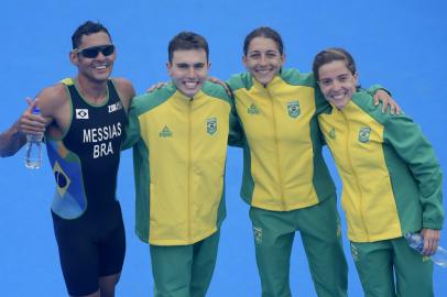 Manoel Messias, Kauê Willy, Luísa Baptista e Vittoria Lopes equipe mista do triatlo