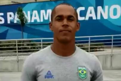 Erlon Silva canoísta no Pan