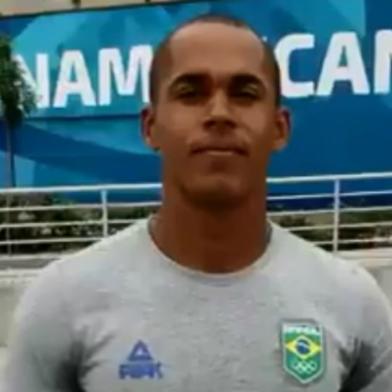 Erlon Silva canoísta no Pan