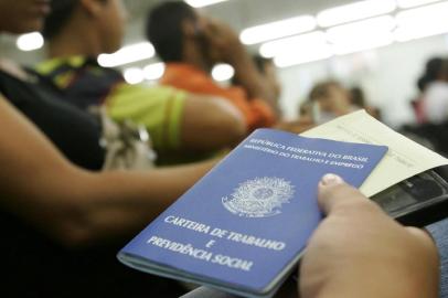 Eles oferecem um trabalho educacional lindo, gratuito, voltado para a inclusão social de centenas de crianças e adolescentes em situação de risco social, com idades entre seis e 18 anos ¿ e estão com vagas em aberto agora para o Curso de Preparação para o Primeiro Emprego, a jovens que tenham interesse. Falo do Centro de Apoio à Formação Integral do Ser (Ceafis), uma ONG que desenvolve a ação social da Casa Espírita Recanto de Luz, em Florianópolis. O curso será realizado das 13h30min às 17h em segundas, terças e sextas-feiras, na Rua Genoíno Pereira, 282, bairro Jardim Atlântico. Mais informações pelo (48) 3240-7686 ou no site www.ceafis.org.br.  CEAFIS/Divulgação