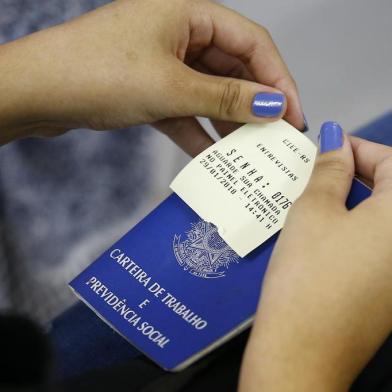  PORTO ALEGRE, RS, BRASIL, 29-01-2018: Estudantes em busca de vagas de estágio durante o verão, no CIEE de Porto Alegre. (FOTO FÉLIX ZUCCO/AGÊNCIA RBS, Editoria SuaVida).