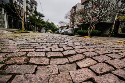  PORTO ALEGRE, RS, BRASIL, 26/07/2019: Av. Pirapó -  Por que o Petrópolis é o bairro das avenidas -   Fomos ao Petrópolis, bairro com 21 avenidas, fizemos um ambiental e conversamos com pessoas que moram ou trabalham nas menores, com menos de 500 metros. (Foto: Omar Freitas / Agência RBS)Indexador: NGS