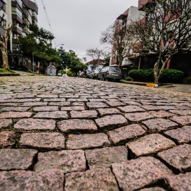  PORTO ALEGRE, RS, BRASIL, 26/07/2019: Av. Pirapó -  Por que o Petrópolis é o bairro das avenidas -   Fomos ao Petrópolis, bairro com 21 avenidas, fizemos um ambiental e conversamos com pessoas que moram ou trabalham nas menores, com menos de 500 metros. (Foto: Omar Freitas / Agência RBS)Indexador: NGS