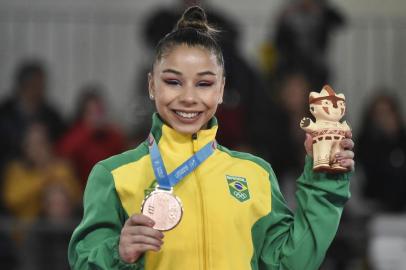 775311490Brazils Flavia Saraiva poses with her bronze medal on the podium during the Womens Individual All-Around Artistic Gymnastics awarding ceremony at the Lima 2019 Pan-American Games in Lima, on July 29, 2019. (Photo by LUIS ROBAYO / AFP)Editoria: SPOLocal: LimaIndexador: LUIS ROBAYOSecao: gymnasticsFonte: AFPFotógrafo: STF