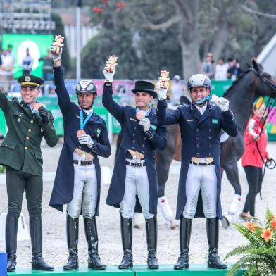  Brasil é bronze por equipes no hipismo adestramento no Pan. Local: Escola de Equitação do Exército, em Lima, no Peru. Data: 29.07.2019. Foto: Pedro Ramos/ rededoesporte.gov.brIndexador: DANILOBORGES