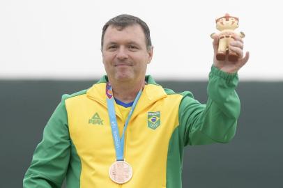  28.07.2019 - Jogos Panamericanos Lima 2019 - Lima (PER) - Base Aerea de Las Palmas - Tiro Esportvo - Pistola de Ar 10 M - Masculino - Na foto: Esq/Dir Nickolaus Mowrer (EUA) , Jorge Grau Potrille (CUB) e Julio Almeida (Bra) - Foto: Alexandre Loureiro/COBIndexador: Alexandre Loureiro/COBFotógrafo: Alexandre Loureiro/COB