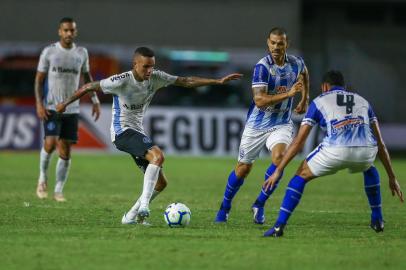 Gremio x CSARS - FUTEBOL/CAMPEONATO BRASILEIRO 2019 /GREMIO X CSA - ESPORTES - Lance da partida entre CSA e Gremio disputada na noite desta segunda-feira, na Estadio Rei Pele, em MaceiÃ³, em partida valida pela Campeonato Brasileiro 2019. FOTO: LUCAS UEBEL/GREMIO FBPAEditoria: SPOIndexador: Lucas UebelSecao: futebolFonte: Gremio.netFotógrafo: Gremio x CSA