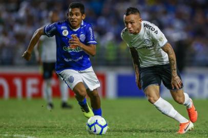 Gremio x CSARS - FUTEBOL/CAMPEONATO BRASILEIRO 2019 /GREMIO X CSA - ESPORTES - Lance da partida entre CSA e Gremio disputada na noite desta segunda-feira, na Estadio Rei Pele, em MaceiÃ³, em partida valida pela Campeonato Brasileiro 2019. FOTO: LUCAS UEBEL/GREMIO FBPAEditoria: SPOIndexador: Lucas UebelSecao: futebolFonte: Gremio.netFotógrafo: Gremio x CSA