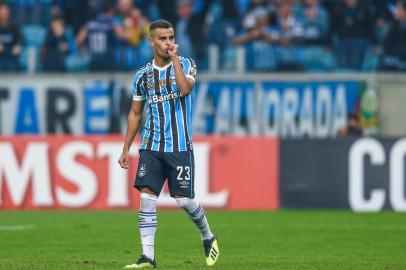 RS - FUTEBOL/CONMEBOL LIBERTADORES 2018 /GREMIO X ESTUDIANTES - ESPORTES - Lance da partida entre Gremio e Estudiantes disputada na noite desta terca-feira, na Arena do Gremio, valida pelas oitavas de final Conmebol Libertadores 2018. FOTO: LUCAS UEBEL/GREMIO FBPA