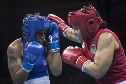  30.07.2019 - Jogos Panamericanos Lima 2019 - Lima (PER) - Disputa de boxe no Miguel Grau Coliseum. Na foto a brasileira Flavia Figueiredo durante luta com a americana Naomi Graham. Foto: ©Jonne Roriz/COBLocal: LimaFonte: Jonne Roriz/COB