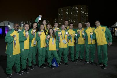 Equipe brasileira de ginástica na Vila Pan-Americana