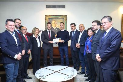 PORTO ALEGRE, RS, BRASIL, 01/087/2019 -  Entrega do Plano Plurianual (PPA) ao presidente da Assembleia, deputado Luis Augusto Lara. Fotos: Itamar Aguiar/ Pala¡cio Piratini