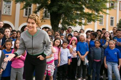  PORTO ALEGRE, RS, BRASIL, 12.07.2019. FOTO AMBARGADA PARA FLAVIA REQUIÃO . Atriz leandra leal visita o Pão dos Pobres.  (FOTO ANDRÉA GRAIZ/AGÊNCIA RBS)Indexador: Andrea Graiz