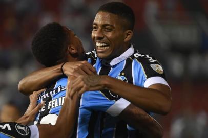  Fans of Brazils Gremio cheer for their team before the start of the Copa Libertadores football match at the Defensores del Chaco stadium in Asuncion on August 1, 2019. (Photo by NORBERTO DUARTE / AFP)Editoria: SPOLocal: AsuncionIndexador: NORBERTO DUARTESecao: soccerFonte: AFPFotógrafo: STR