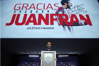 Depois de não renovar contrato com o Atlético de Madrid, lateral-direito Juanfran revela ter recebido propostas de clubes da Argentina e Brasil