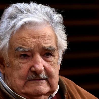  Former Uruguayan President Jose Mujica looks on during a press conference with Madrids Mayor Manuela Carmena in Madrid City Hall on November 14, 2016. / AFP PHOTO / GERARD JULIENEditoria: POLLocal: MadridIndexador: GERARD JULIENSecao: politics (general)Fonte: AFPFotógrafo: STF